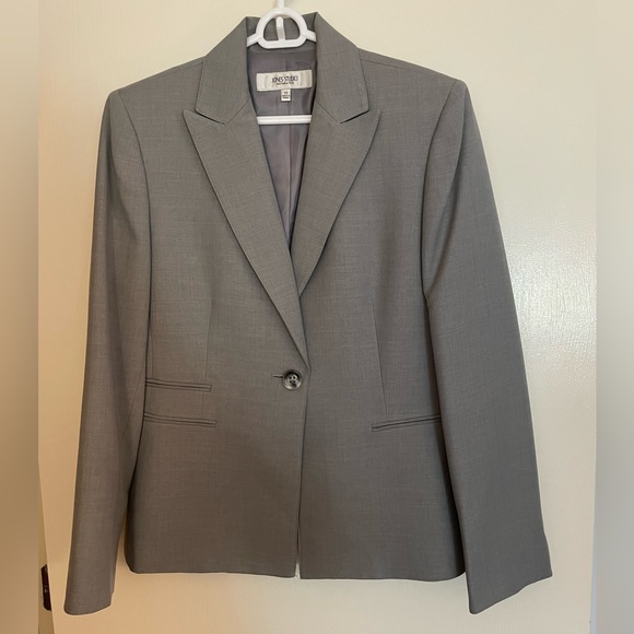 Jones Studio Jackets & Blazers - Jones Studio grey suit jacket, size 10